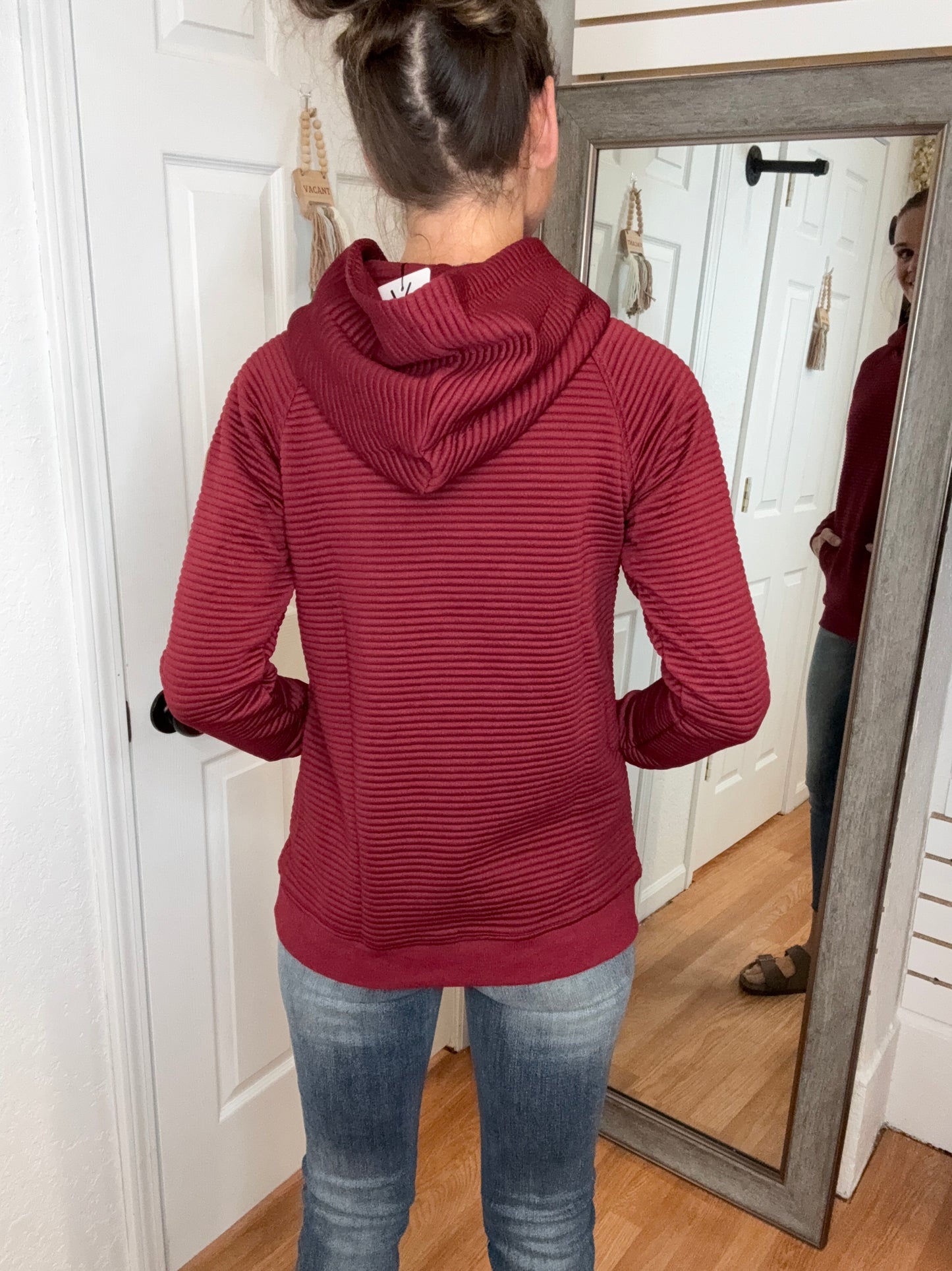 TATUM HOODED SWEATSHIRT BURGUNDY - MICHELLE MAE