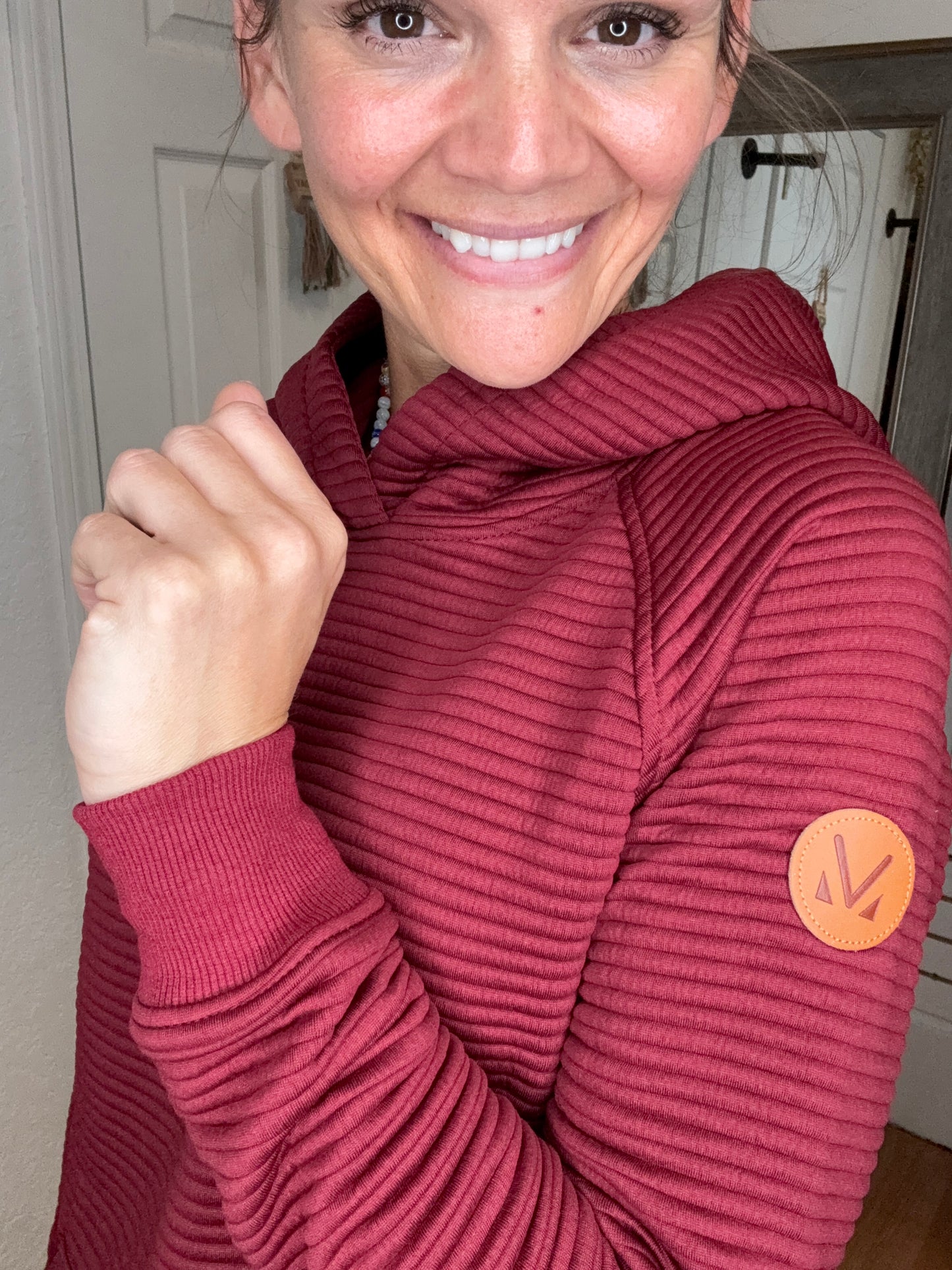 TATUM HOODED SWEATSHIRT BURGUNDY - MICHELLE MAE