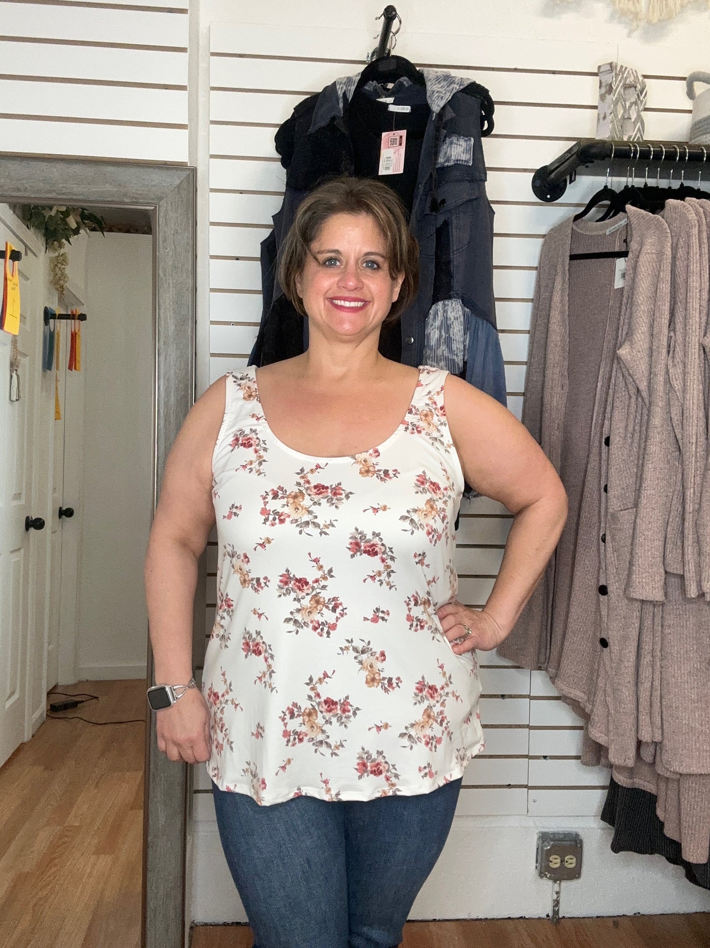 LAURA - CUT OUT BACK SLEEVELESS TOP
