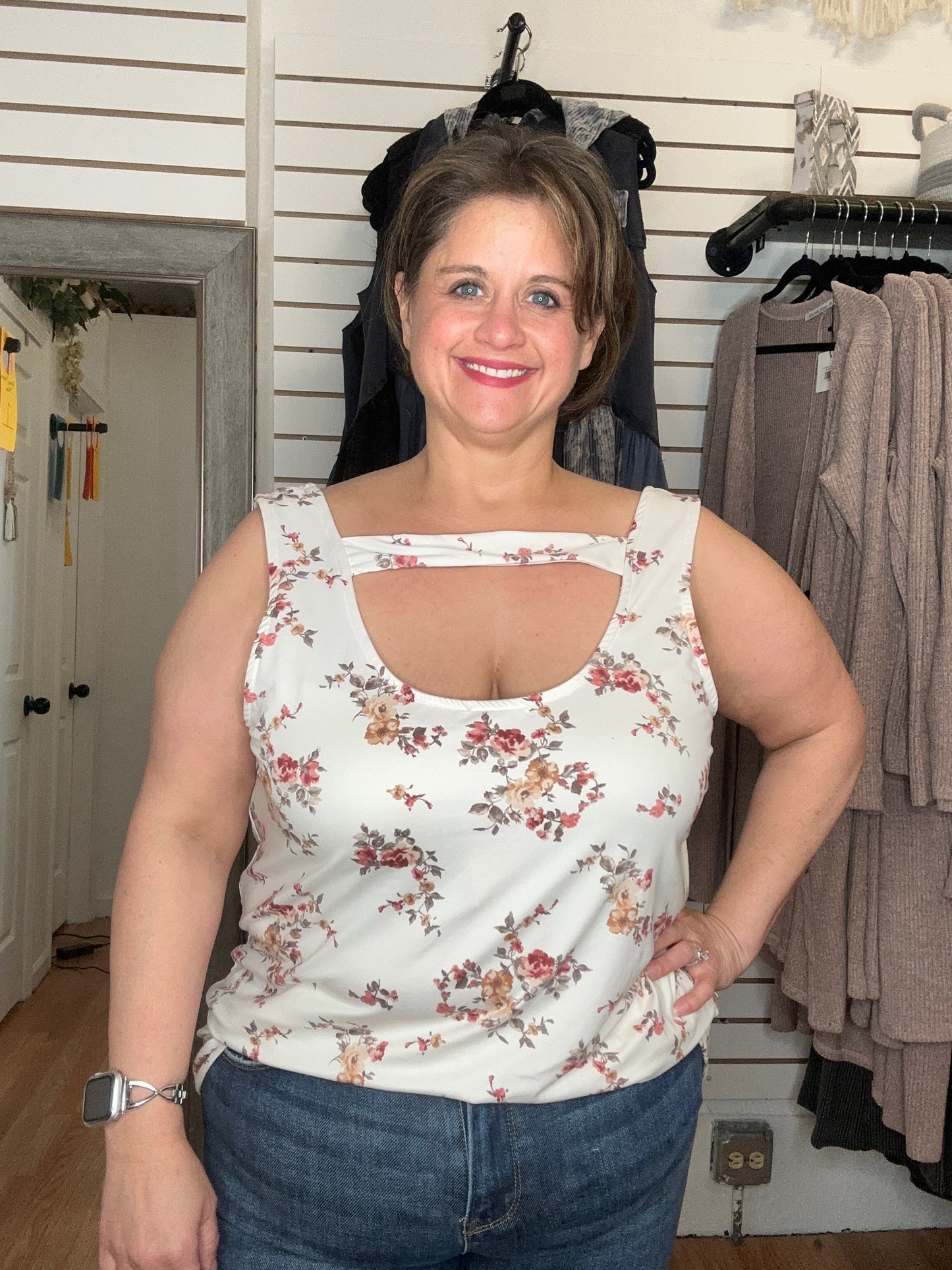 LAURA - CUT OUT BACK SLEEVELESS TOP