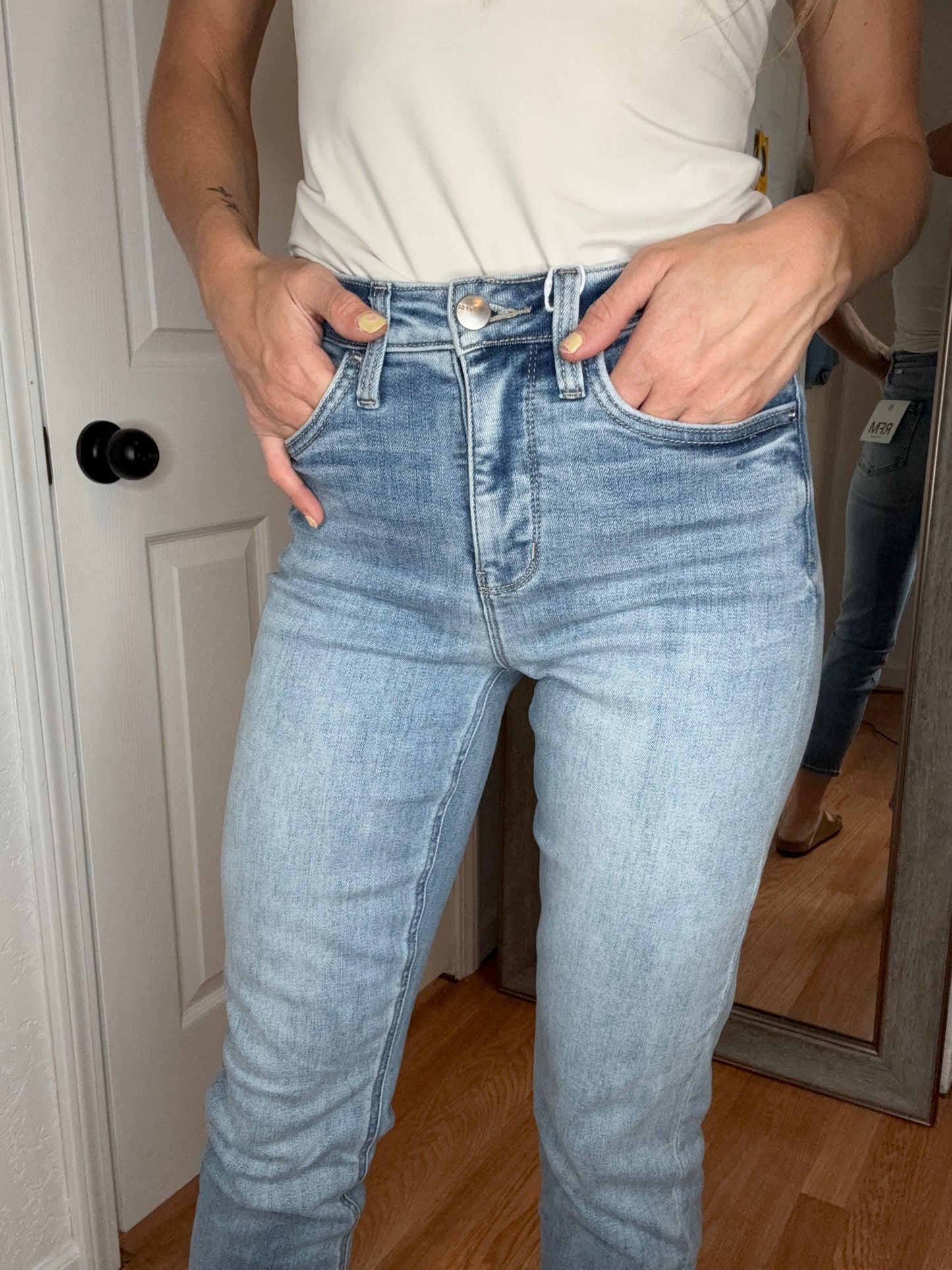 DYLAN CROP STRAIGHT LEG DENIM JEANS - LIGHT WASH - RFM