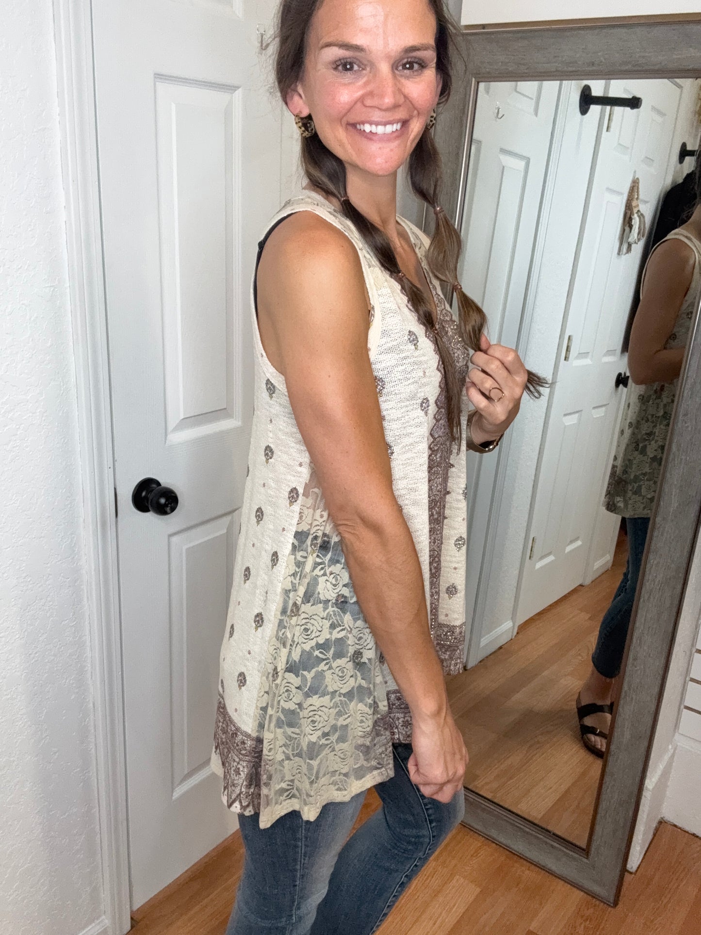 VICTORIA LACE AND RHINESTONE SWEATER TANK TOP - VOCAL