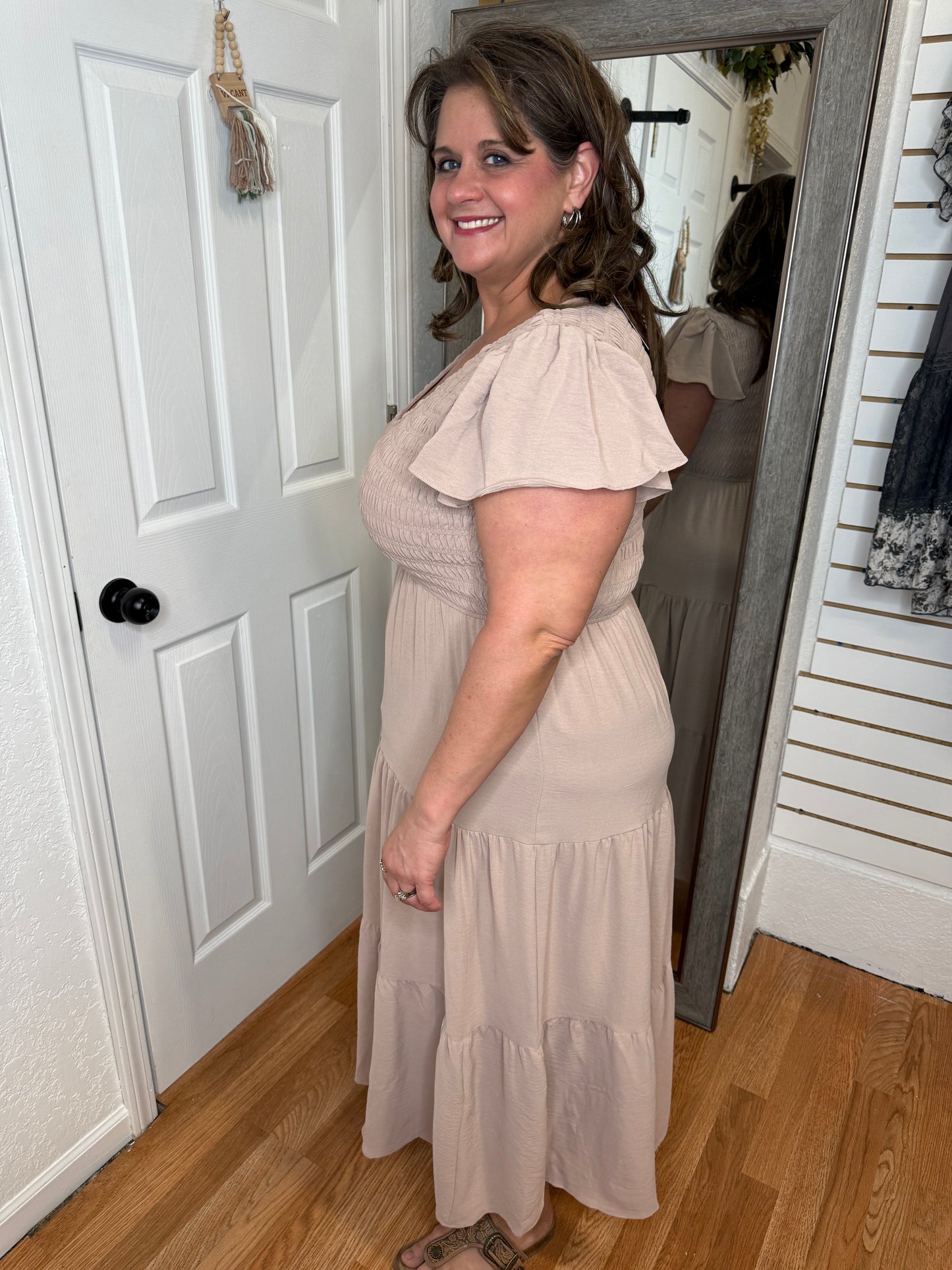 KENNEDY - FLUTTER SLEEVE MIDI DRESS - KHAKI - BLU PEPPER