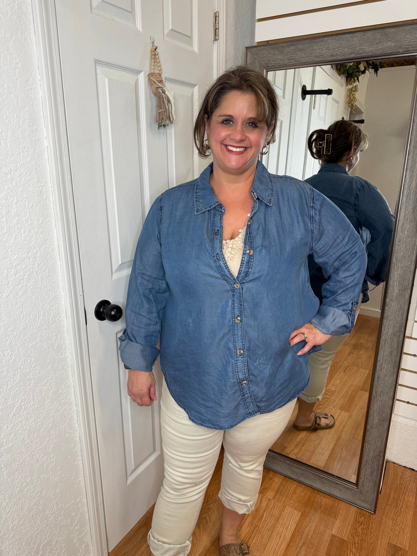LOUELLA COLLARED TAB SLEEVE CHAMBRAY SHIRT - BLU PEPPER