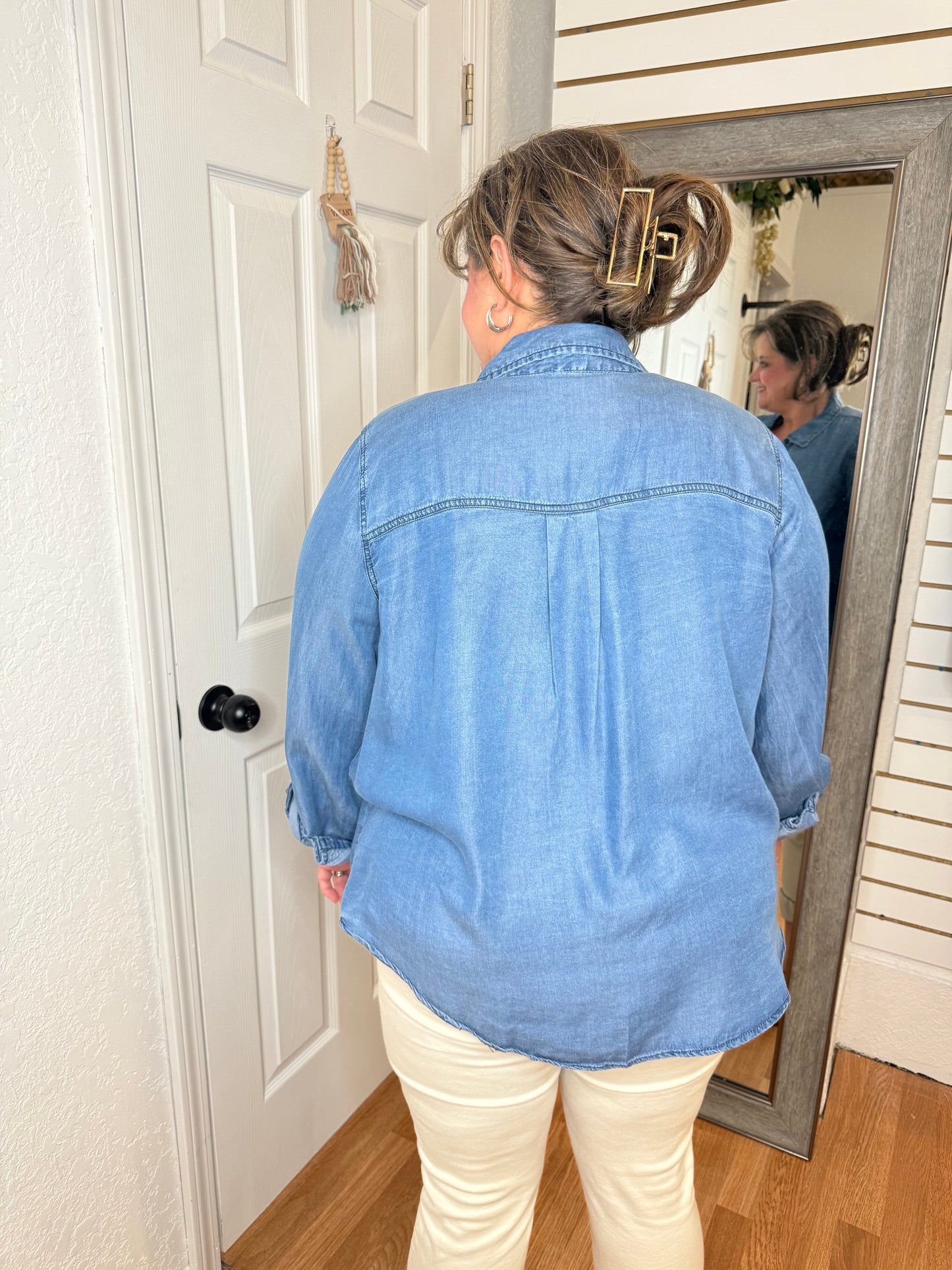LOUELLA COLLARED TAB SLEEVE CHAMBRAY SHIRT - BLU PEPPER