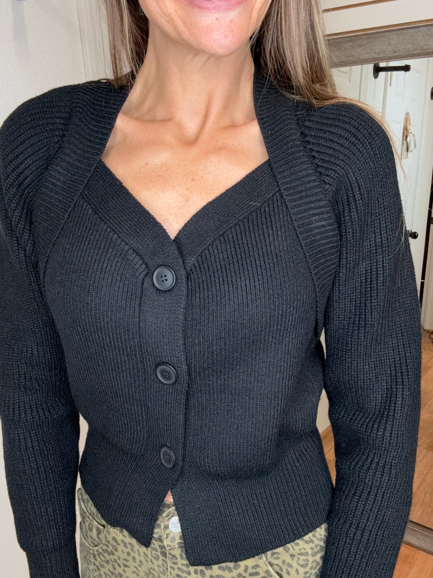 FAYE SWEETHEART BUTTON UP CARDIGAN BLACK - MIKAROSE