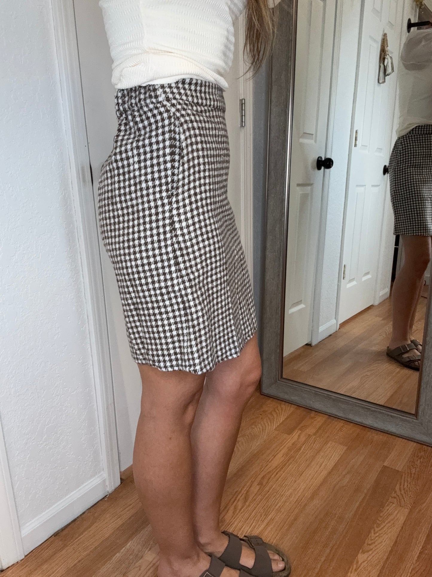 OLIVINE MINI SKIRT BROWN/CREAM HOUNDSTOOTH - MIKAROSE