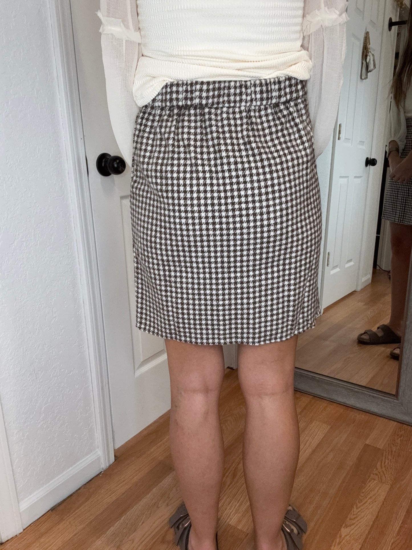 OLIVINE MINI SKIRT BROWN/CREAM HOUNDSTOOTH - MIKAROSE