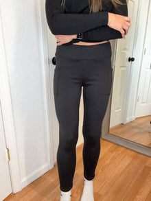 LILLA FLEECE LINED LEGGINGS WITH POCKETS BLACK - JULIA ROSE