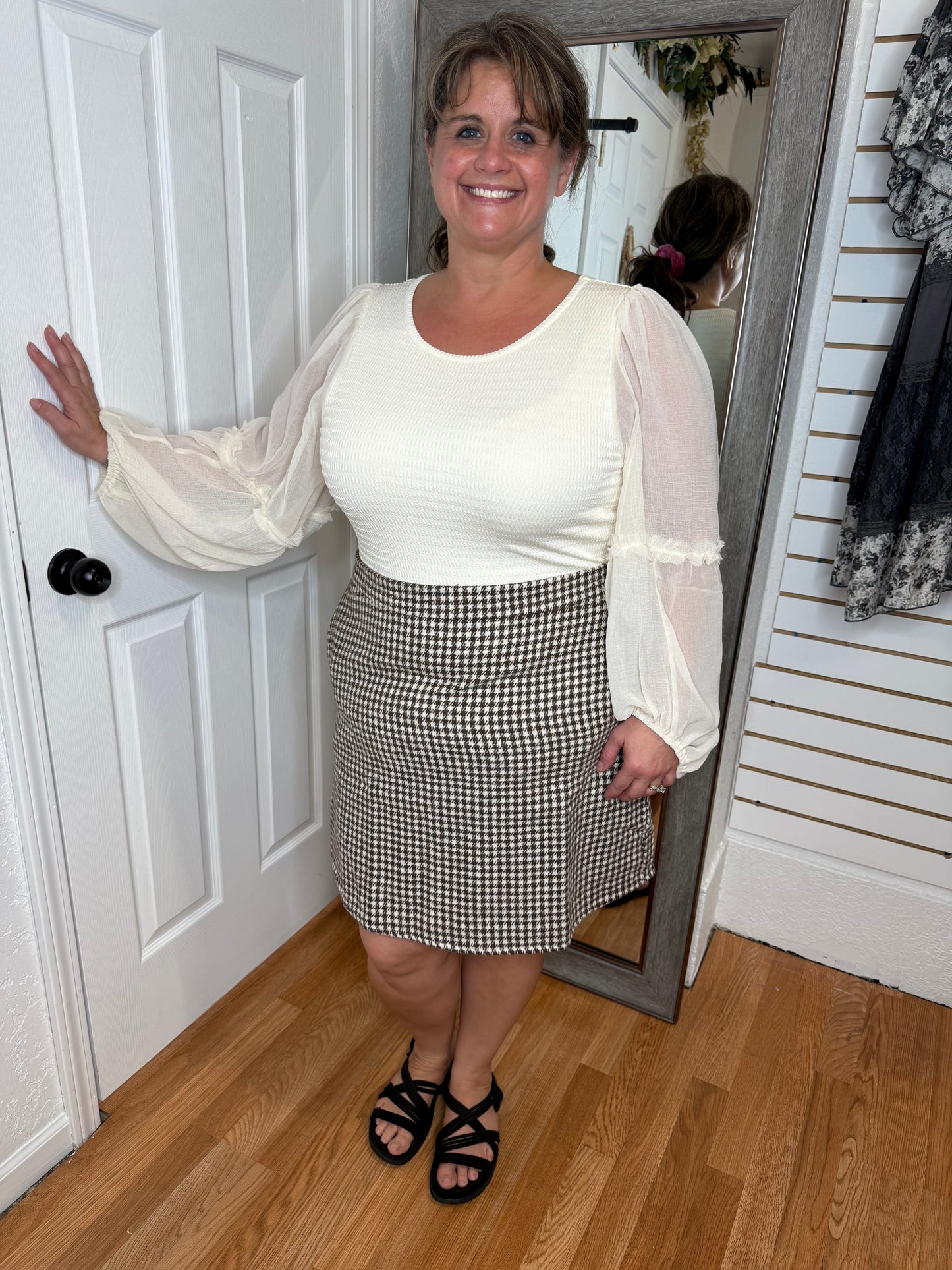 OLIVINE MINI SKIRT BROWN/CREAM HOUNDSTOOTH - MIKAROSE