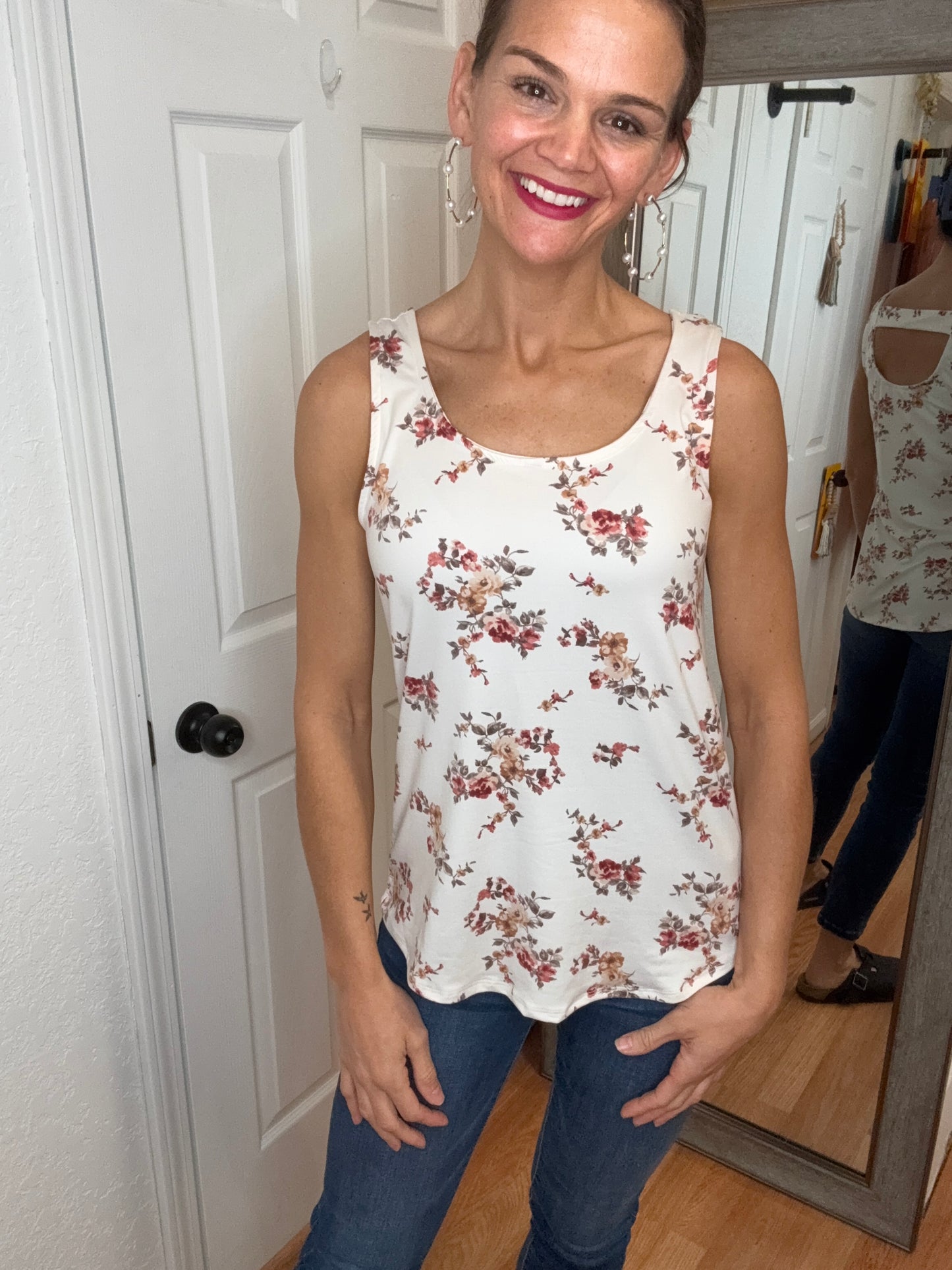LAURA - CUT OUT BACK SLEEVELESS TOP