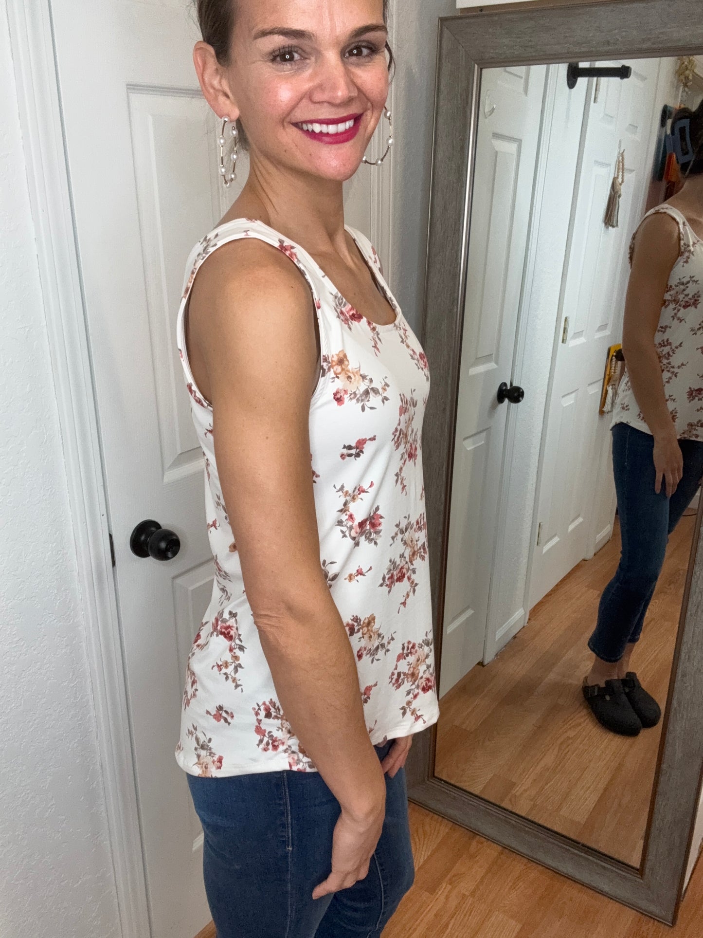 LAURA - CUT OUT BACK SLEEVELESS TOP