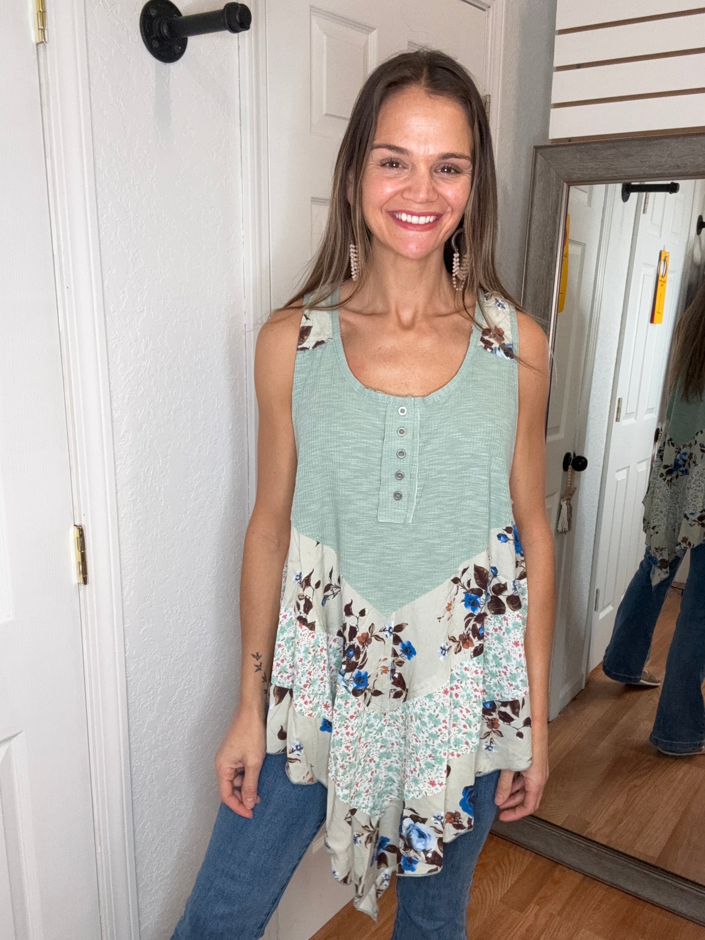 SHAWNA SLEEVLESS HENLEY TOP -POL