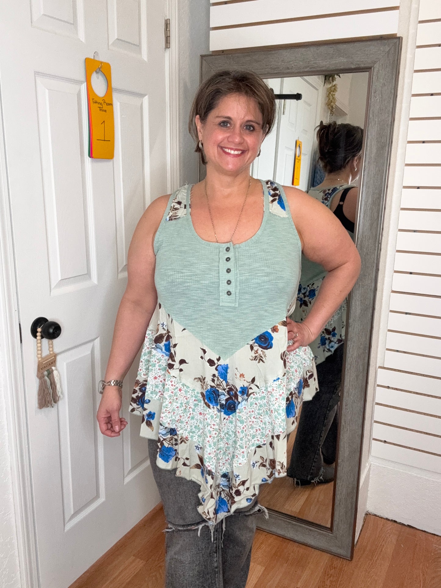 SHAWNA SLEEVLESS HENLEY TOP -POL