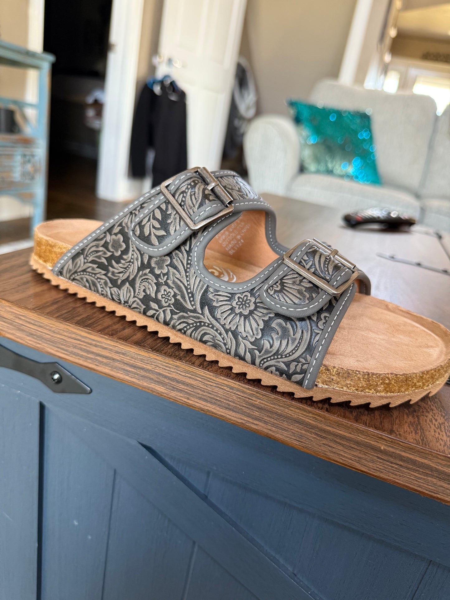 BERRY - 2 STRAP SANDAL - GREY - VERY G