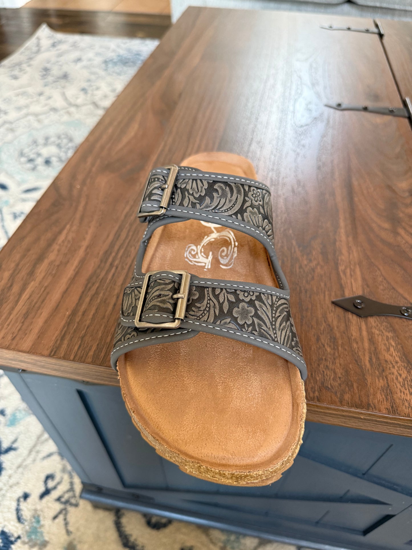 BERRY - 2 STRAP SANDAL - GREY - VERY G