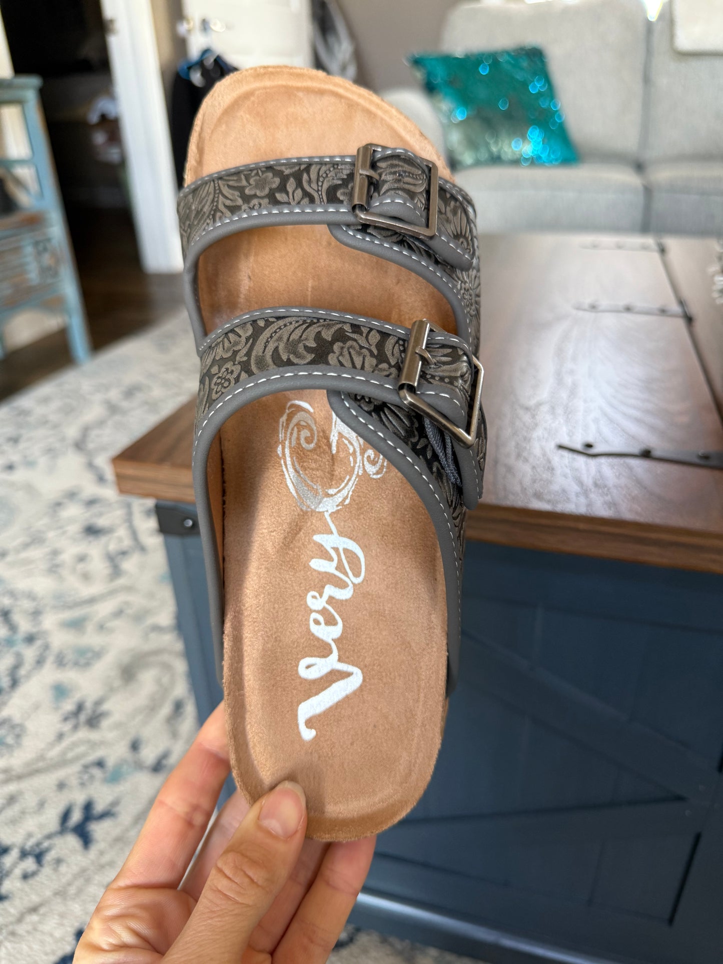 BERRY - 2 STRAP SANDAL - GREY - VERY G