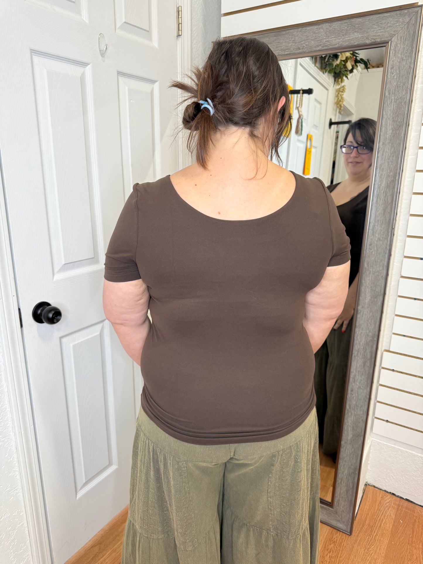 KAIELI BUTTER TEE- ESPRESSO BROWN