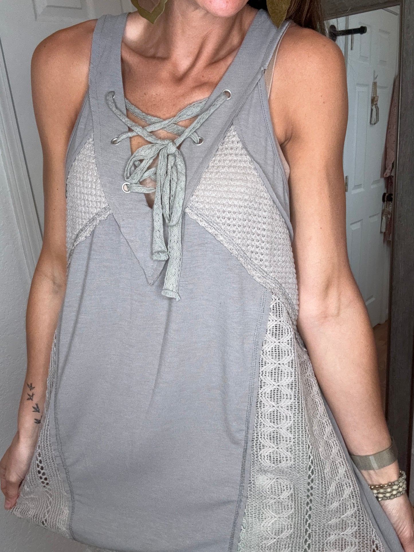 LARRA SLEEVELESS TIE FRONT TOP STONE GREY -POL