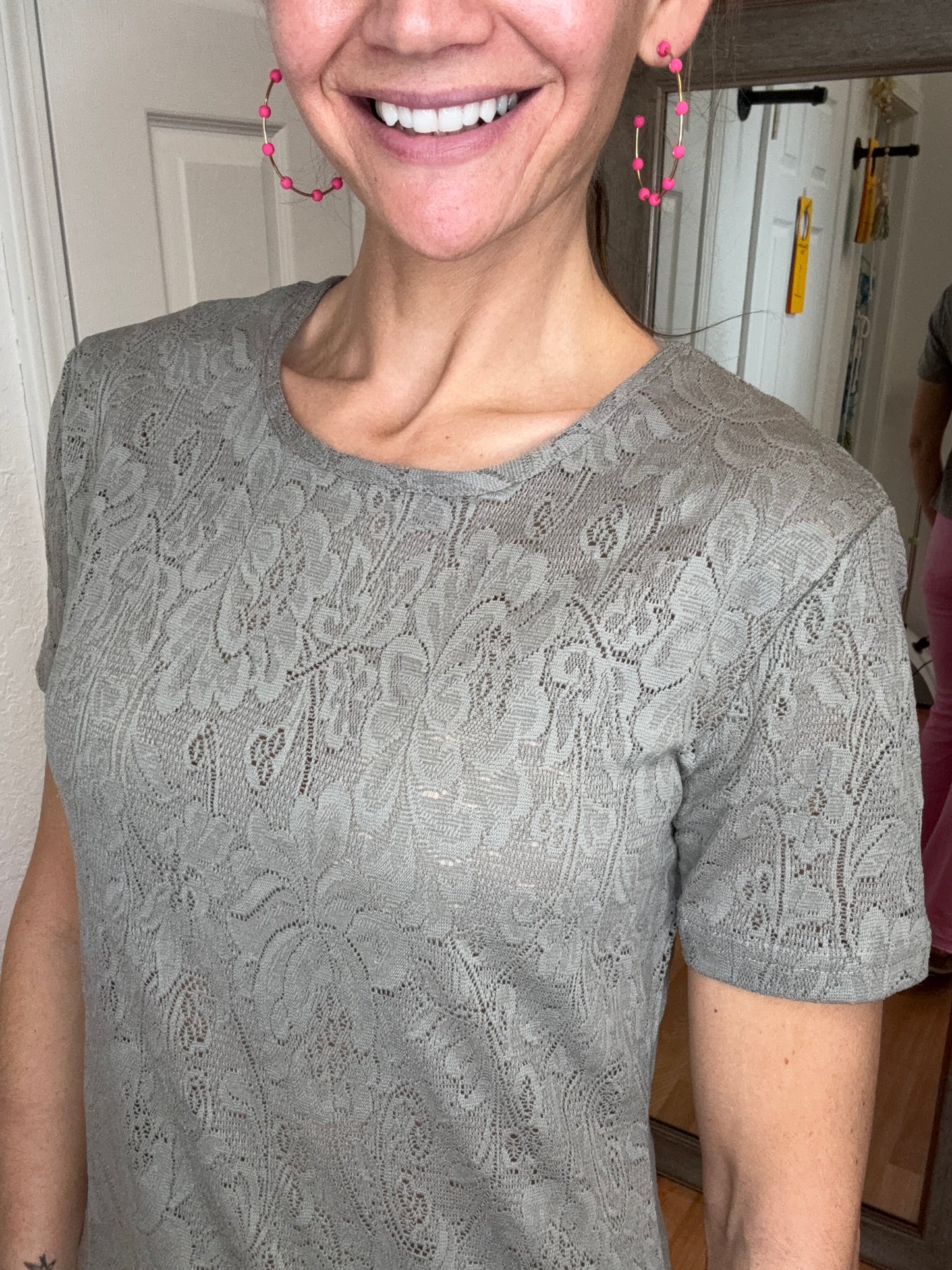 HEMY LACE MESH SHORT SLEEVE TOP - OLIVE - DAVI & DANI