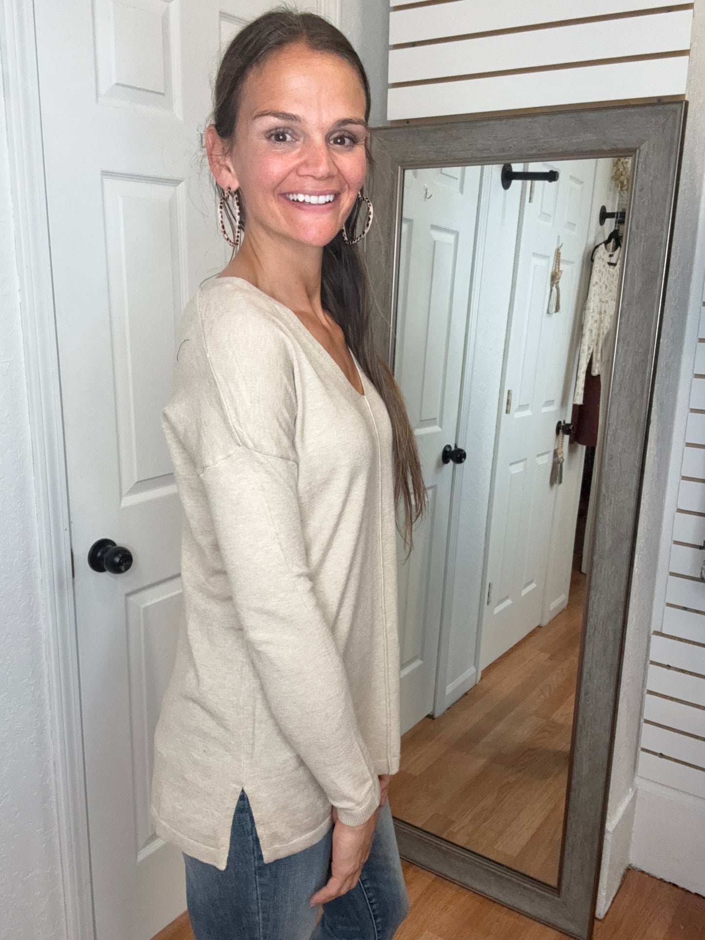 KIM V-NECK SWEATER TOP OAT -COZY