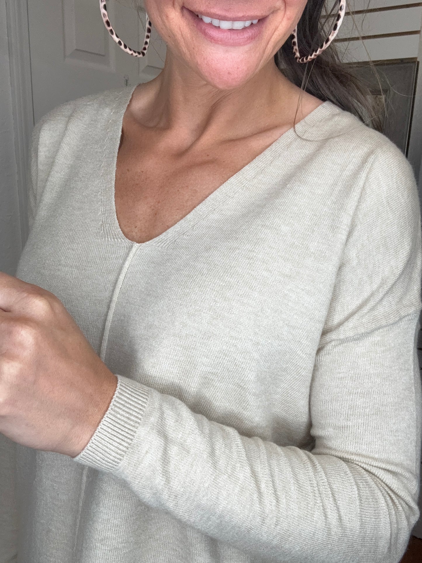 KIM V-NECK SWEATER TOP OAT -COZY
