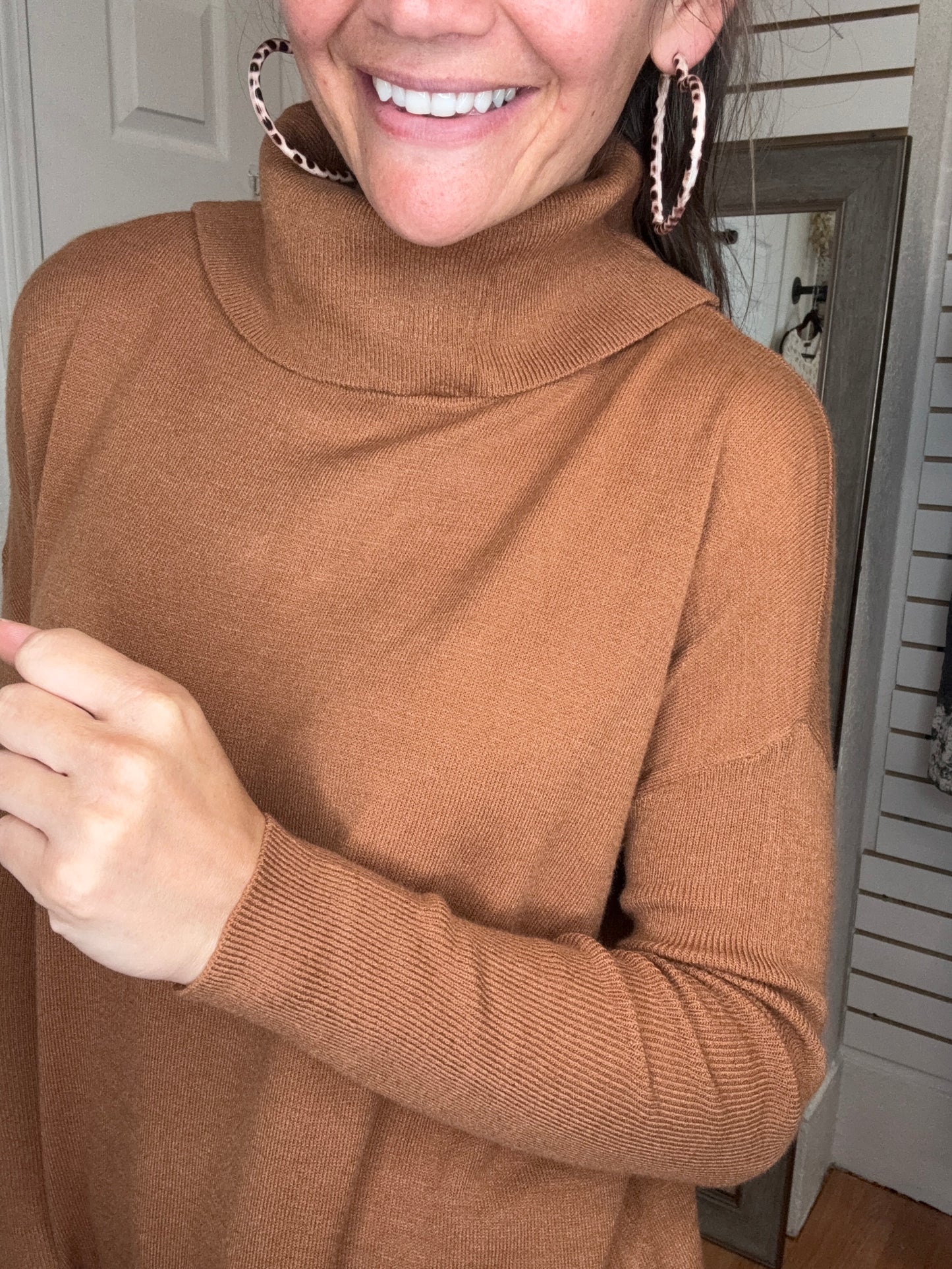 ZARIAH TURTLENECK SWEATER TOP RUST - COZY
