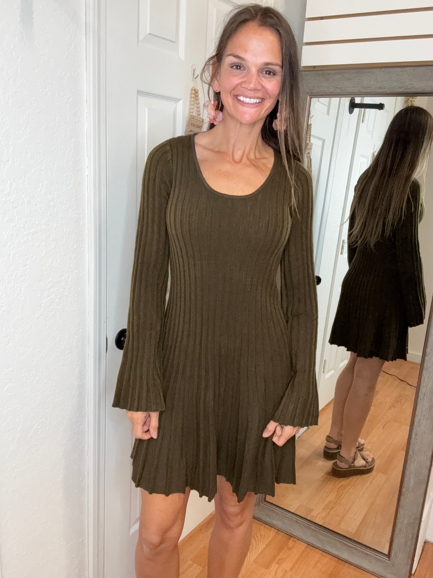 OLIVIA LONG SLEEVE SWEATER DRESS OLIVE/BROWN - WHITE BIRCH