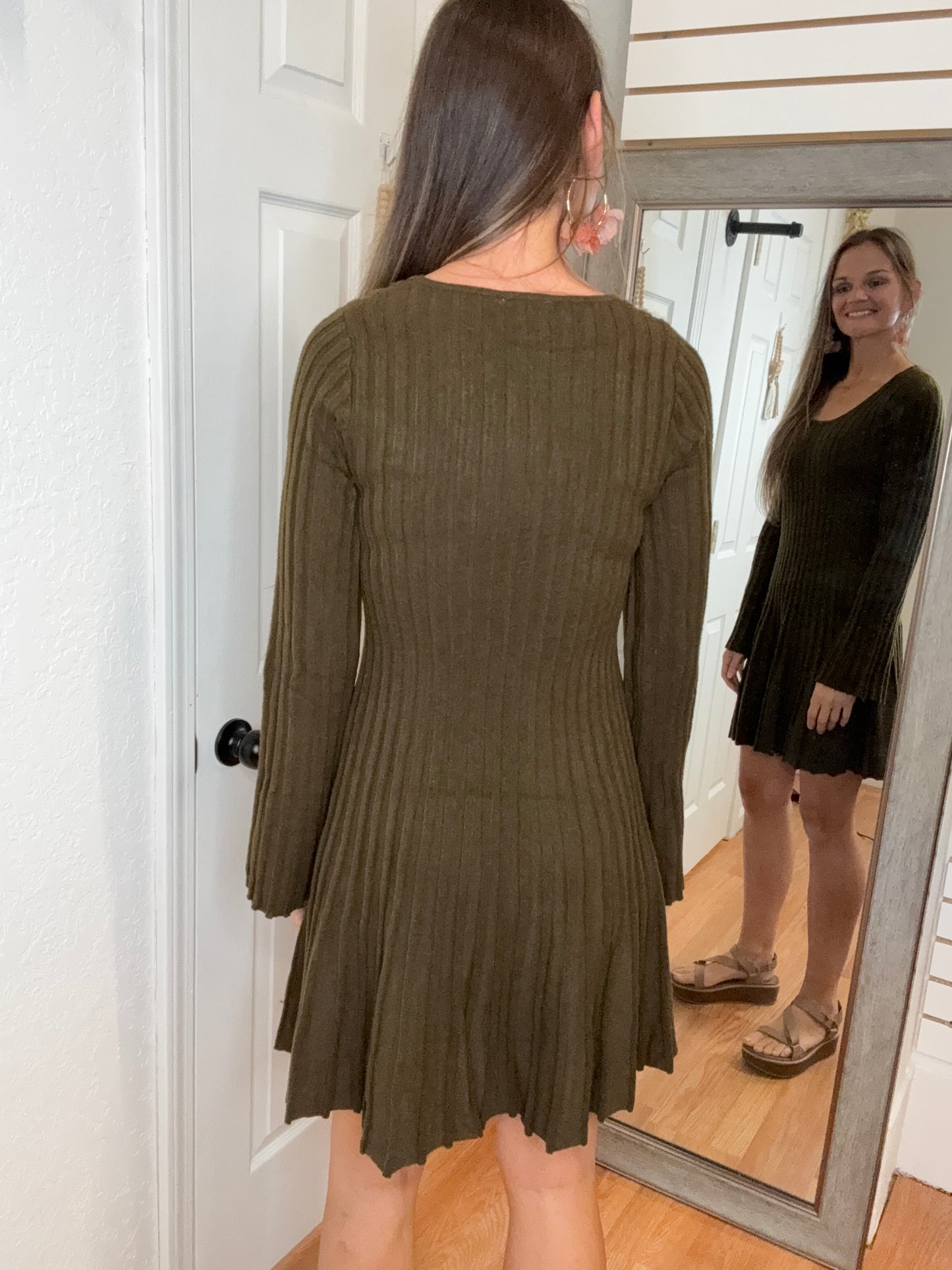 OLIVIA LONG SLEEVE SWEATER DRESS OLIVE/BROWN - WHITE BIRCH