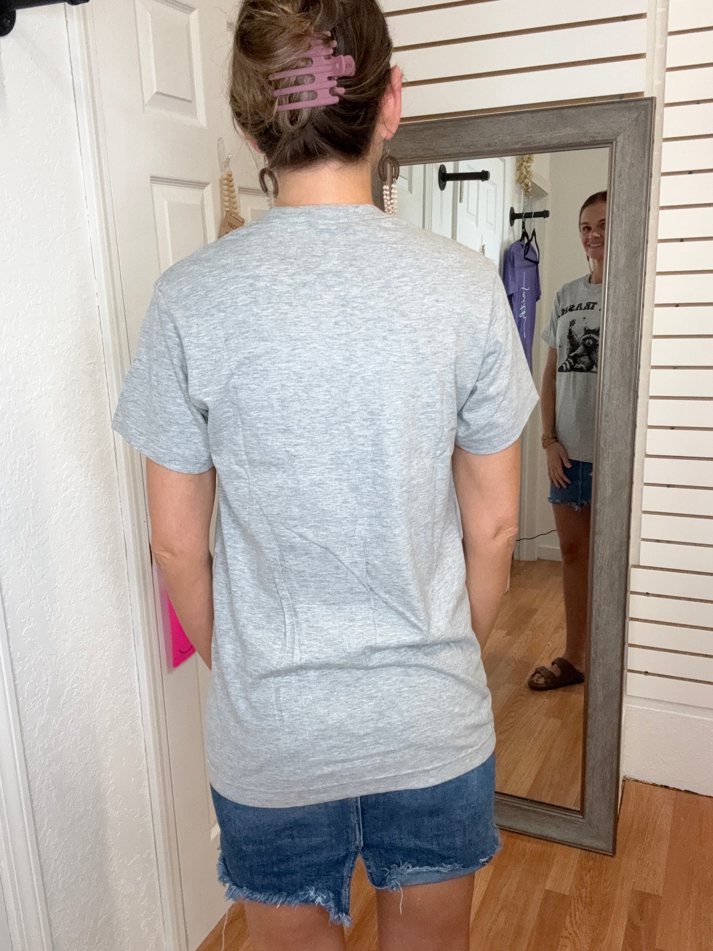 STAY TRASHY GRAPHIC TEE