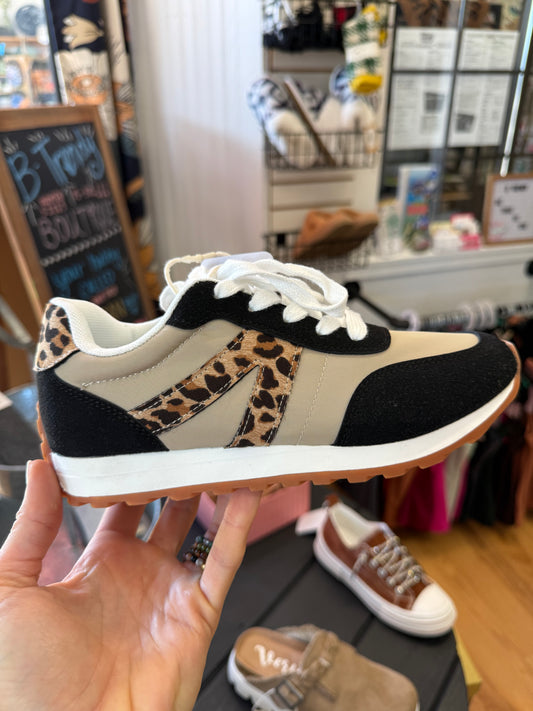 JOEL LACE UP SNEAKER SHOES - VERY G