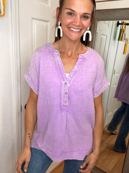 LAVVEN HENLEY GAUZE SHORT SLEEVE TOP - ZENANA