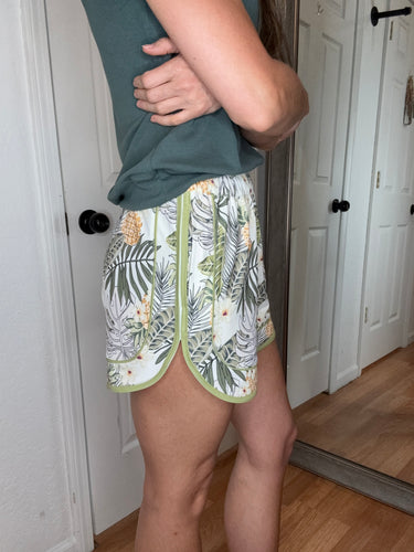 Dolphin Shorts Pineapple - Michelle Mae