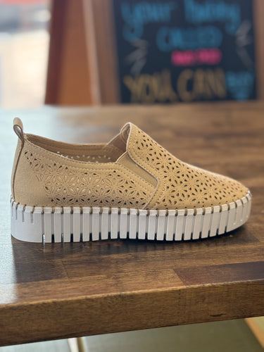 NICOLE- SLIP ON SHOE-VERY G (size down 1/2 a size)