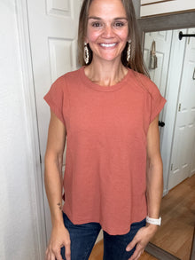 Norah Textured Top Rust - Tres Bien