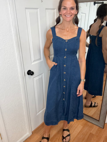 MILARAH DENIM BUTTON DOWN MIDI DRESS - BLU PEPPER B-Trendy Boutique MILARAH DENIM BUTTON DOWN MIDI DRESS - BLU PEPPER B-Trendy Boutique