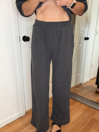 Leslie Textured Comfy Pants Charcoal- Tres Bien