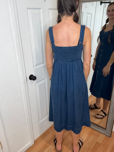 MILARAH DENIM BUTTON DOWN MIDI DRESS - BLU PEPPER B-Trendy Boutique MILARAH DENIM BUTTON DOWN MIDI DRESS - BLU PEPPER B-Trendy Boutique