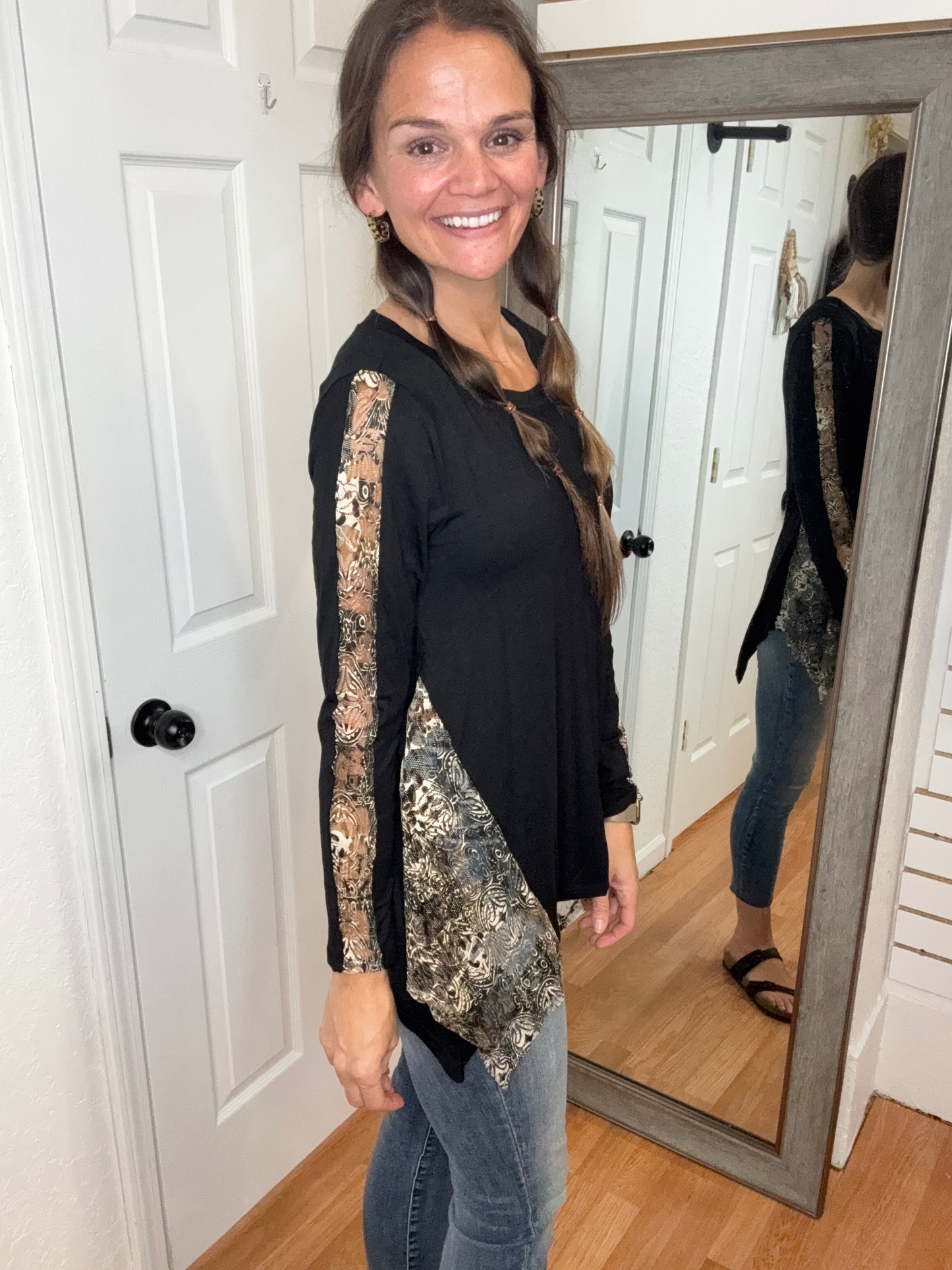 BETTY HANKERCHIEF BOTTOM LONG SLEEVE TOP VOCAL