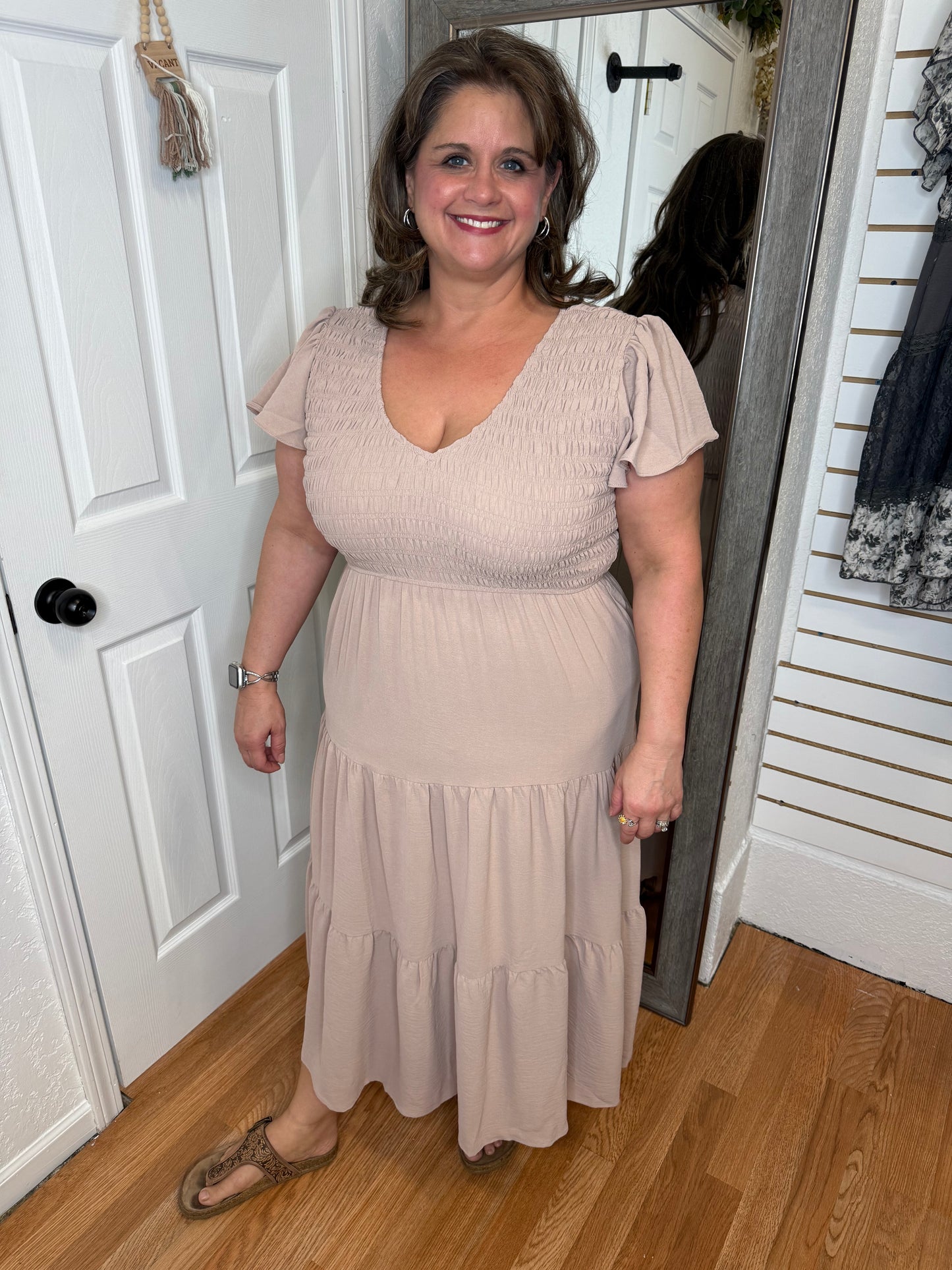 KENNEDY - FLUTTER SLEEVE MIDI DRESS - KHAKI - BLU PEPPER