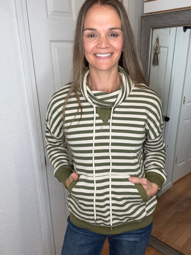 Sandy Cowlneck Sweatshirt Olive- Staccato