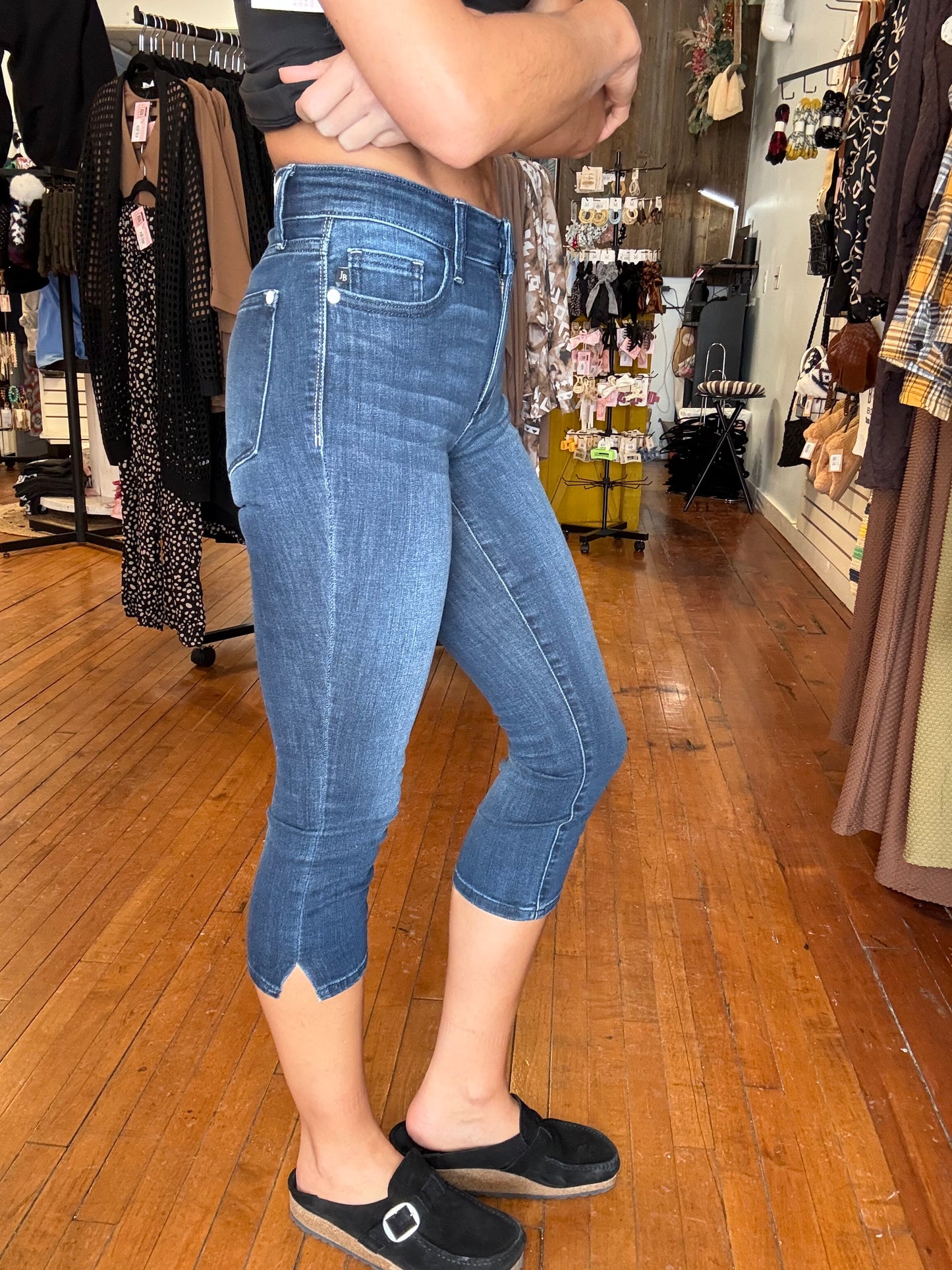 JUDY BLUE JORDYN CAPRI DENIM JEANS