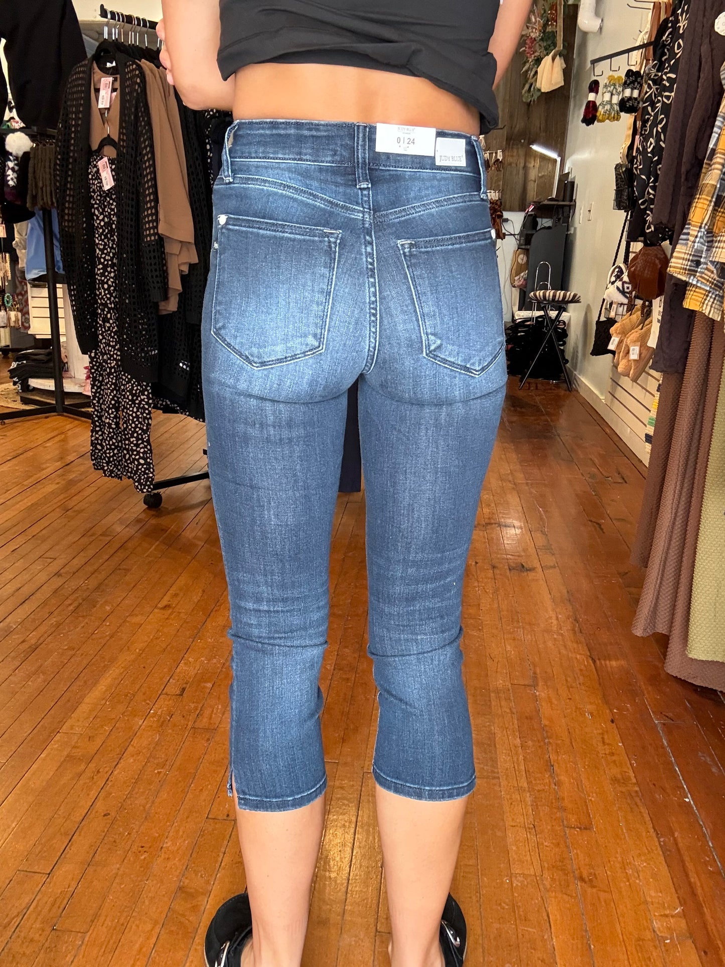 JUDY BLUE JORDYN CAPRI DENIM JEANS