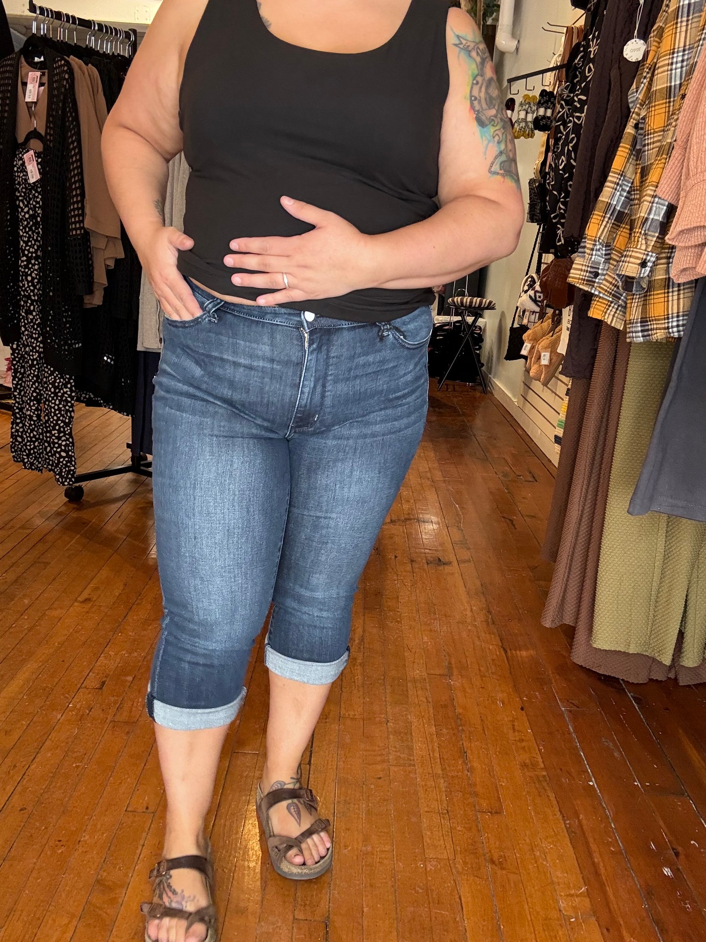 JUDY BLUE JORDYN CAPRI DENIM JEANS