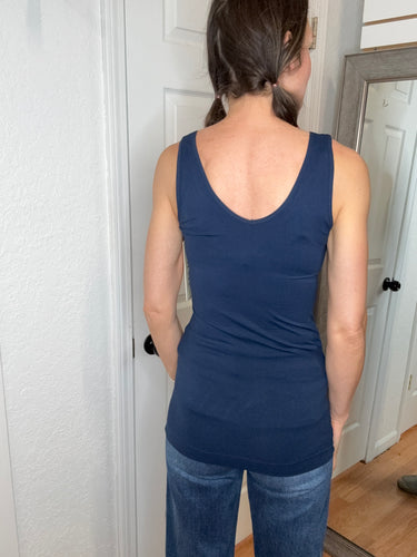 Bare Seamless Tank Navy -Yelete