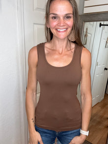 Luxe Round Neck Seamless Tank Coffee - Yelete