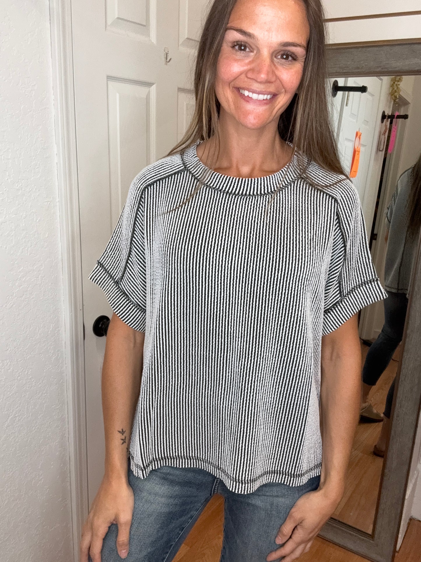 ZARIYAH SHORT SLEEVE TOP BLACK AND WHITE - ZENANA