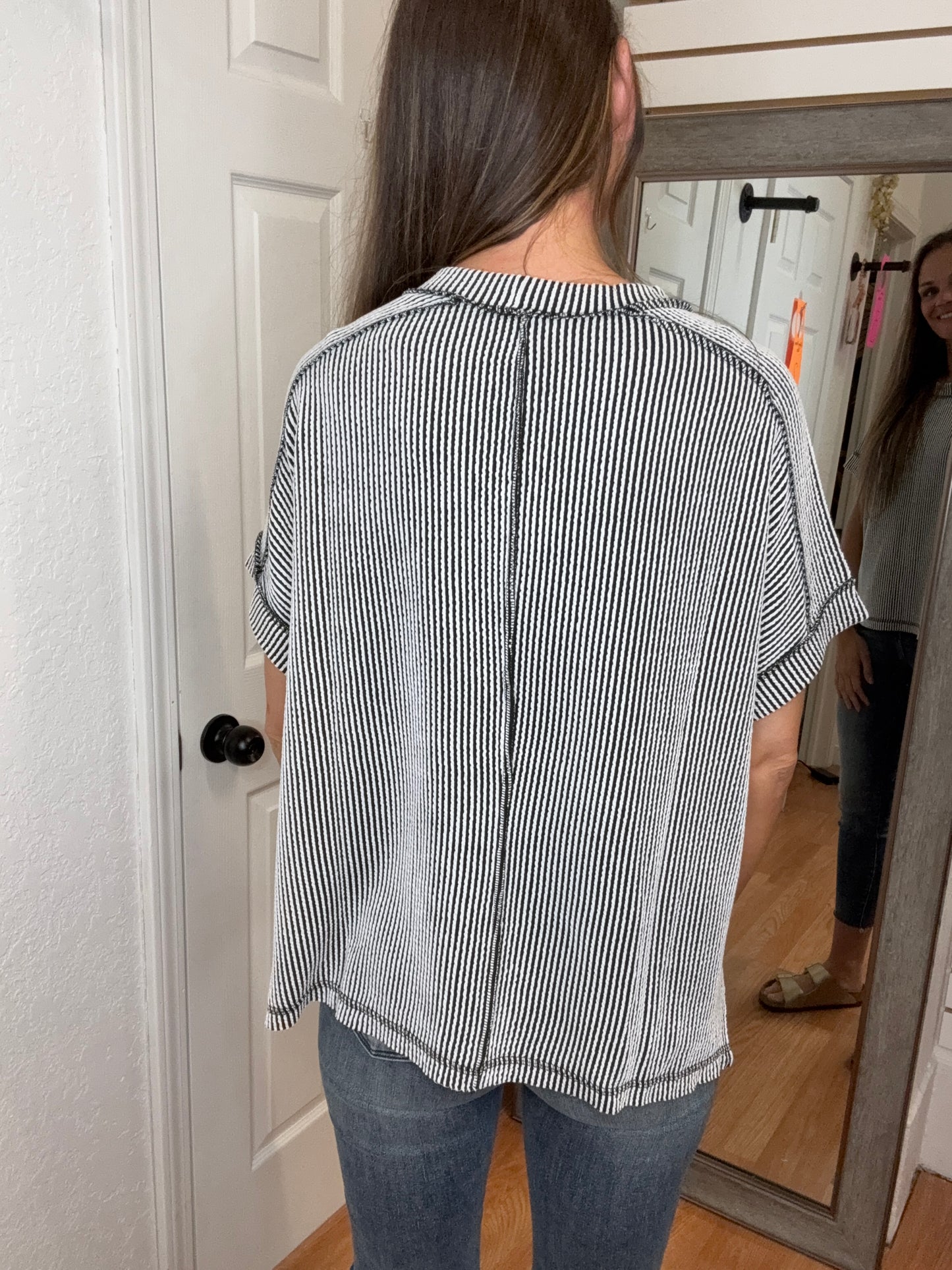 ZARIYAH SHORT SLEEVE TOP BLACK AND WHITE - ZENANA