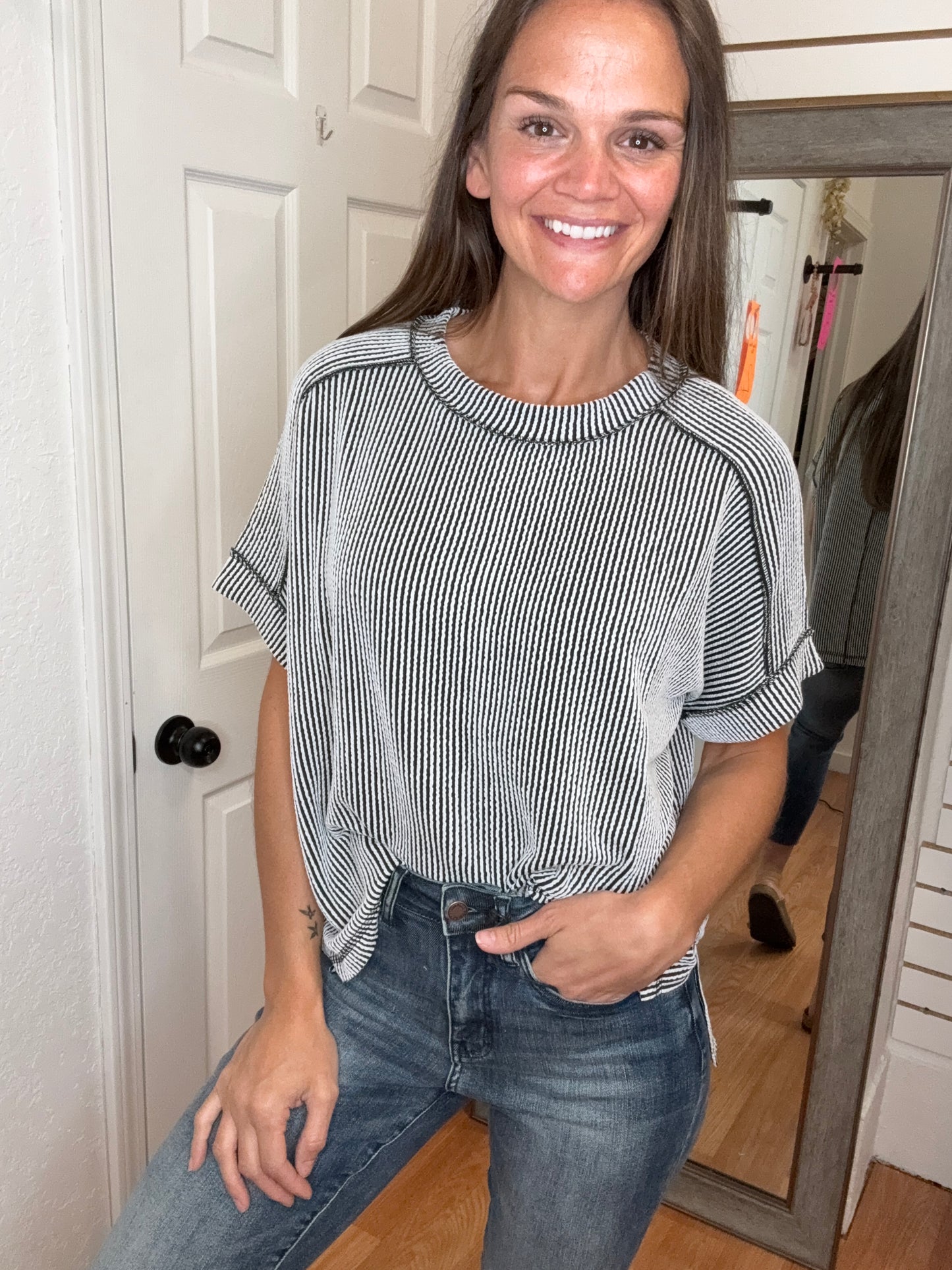 ZARIYAH SHORT SLEEVE TOP BLACK AND WHITE - ZENANA