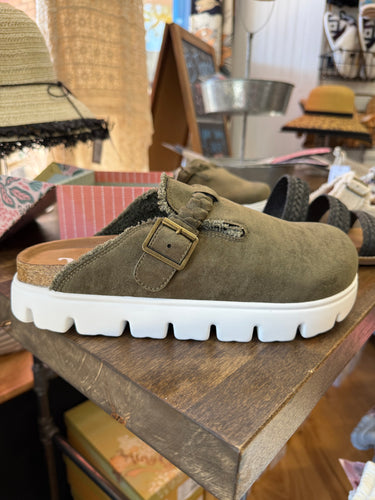 CALI CLOG SLIP ON SHOE OLIVE - VERY G